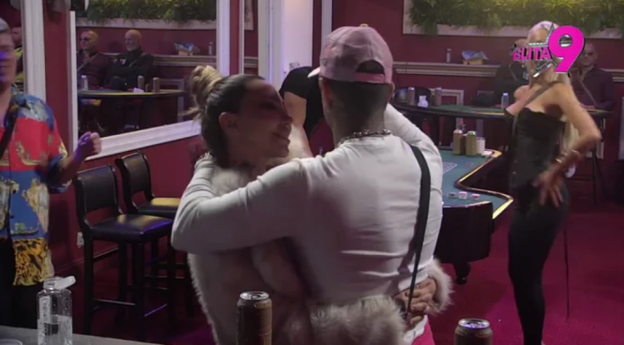 MALA NORA OVO NE SME DA VIDI: Đukić neće da joj bude OČUH, mama Aneli ga odvela u krevet! ŠOK! (VIDEO)