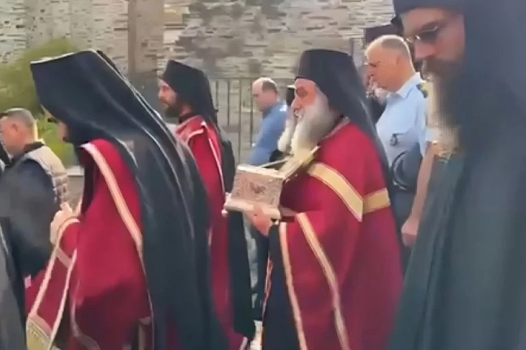 POJAS PRESVETE BOGORODICE KRENUO KA BEOGRADU: Svetinja sa Svete gore danas stiže uz najviše počasti (VIDEO)