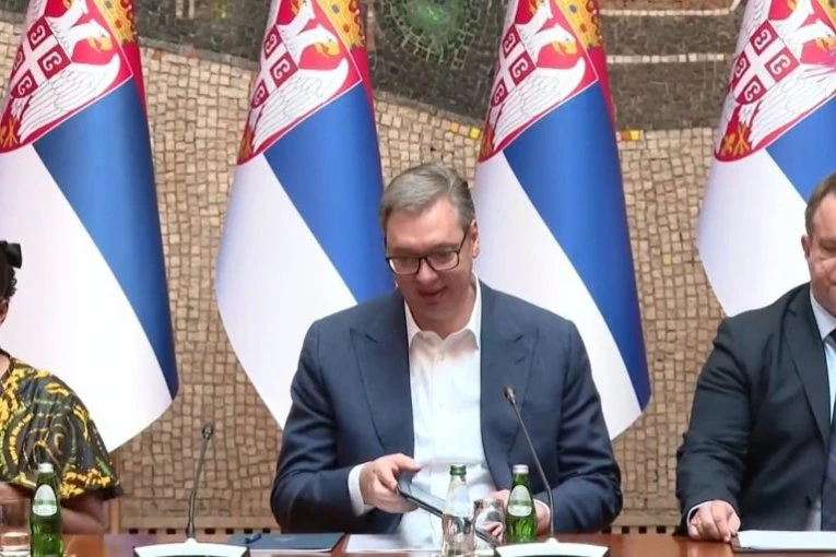 CEREMONIJA U PALATI SRBIJA! Vučić na obeležavanju 15 godina programa “Svet u Srbiji“