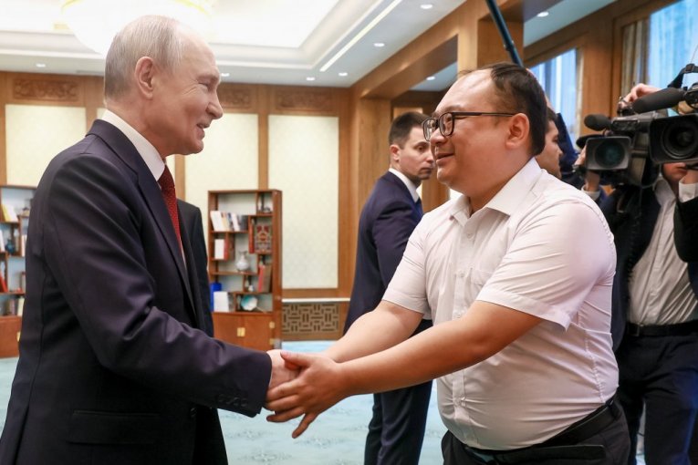 PUTIN IN BEIJING RENEWS MEETING FROM 26 YEARS AGO: Emotional moment with a man he met as a child