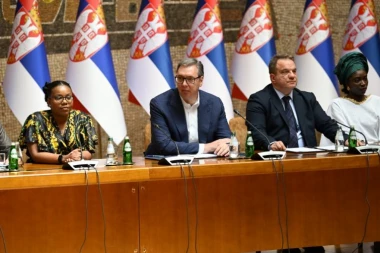 MINISTAR DEJAN VUK STANKOVIĆ PODELIO OPTIMISTIČNE BROJKE! U Srbiji studiraju mladi iz 67 zemalja, otvoreni smo za saradnju s celim svetom! (FOTO)