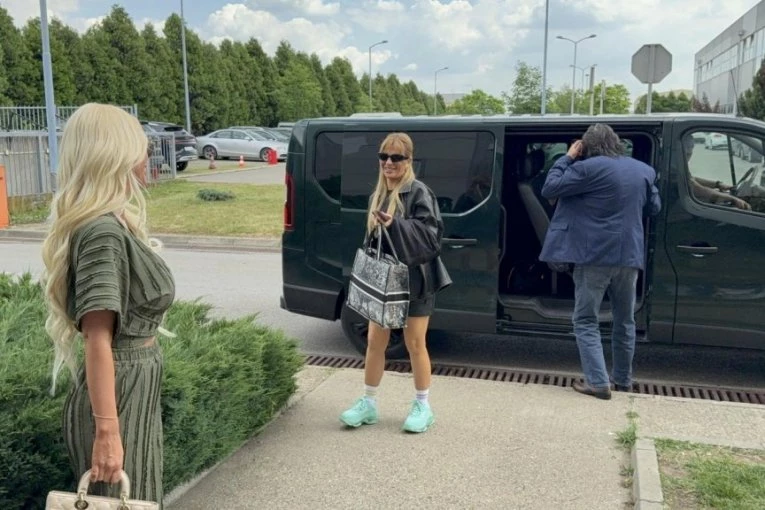 ŠOK-PREOKRET U "PINKOVIM ZVEZDAMA": Isplivala istina o Bojani Lazić i Desingerici, a zbog OVOG prizora je poželela muškarca kao što je Kemiš!