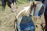 EKSKLUZIVNI SNIMCI! OVO JE MESTO GDE SU PRONAĐENI LJUDSKI OSTACI! Policija izvlači bure u kome se sumnja da je Bajino telo - DNK se šalje na analizu! (FOTO, VIDEO)
