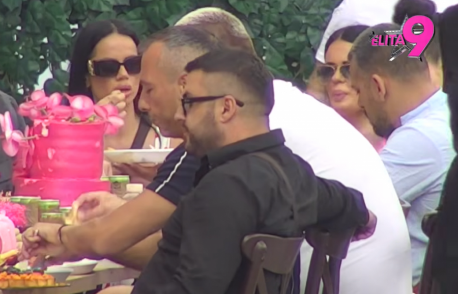 ŽESTOKO ZAKUCAVANJE ASMINOVE PORODICE, MAJA MARINKOVIĆ SROZANA NA SAMO DNO! Balkan "gori" zbog ovog njihovog poteza!