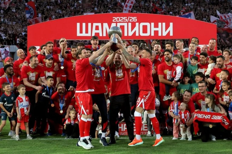 SPEKTAKL NA MARAKANI: Crvena zvezda stigla do 37. titule - pogledajte ko je podigao trofej! (VIDEO)