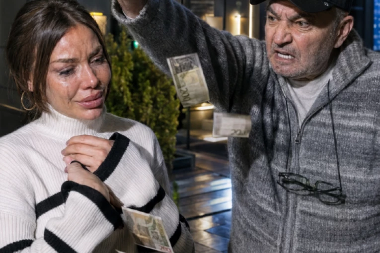 ISPLIVALE NOVE PREPISKE TETOVKE I DEDA DANETA! Čičko-paričko besan ka ris na Sofiju! OD ČIKE TRAŽILA PREVIŠE! (FOTO)