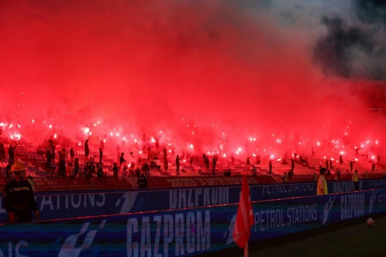 NEOČEKIVANI GOST NA PROSLAVI TITULE ZVEZDE! Crveno-belima doneo milione, pa se pojavio pred delijama (VIDEO)