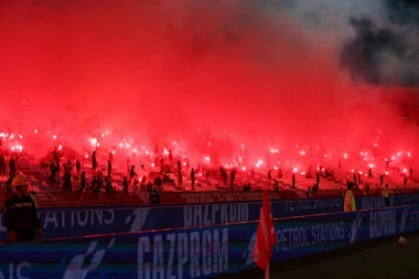 NEOČEKIVANI GOST NA PROSLAVI TITULE ZVEZDE! Crveno-belima doneo milione, pa se pojavio pred delijama (VIDEO)