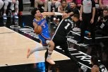 NBA SPEKTAKL! Vembanjama na kolenima, Oklahoma vratila brejk protiv San Antonija