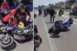 TROJICA PIJANIH BLOKADERA NA MOTOCIKLIMA IZAZVALA HAOS! Međusobno se ispovređivali na auto-putu! (VIDEO)