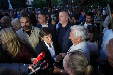 SKUP "SRBIJA POBEĐUJE" ODRŽAN U STEPOJEVCU! Rekordan broj potpisa za Vučićevu listu, Brnabić se zahvalila građanima Lazarevca!