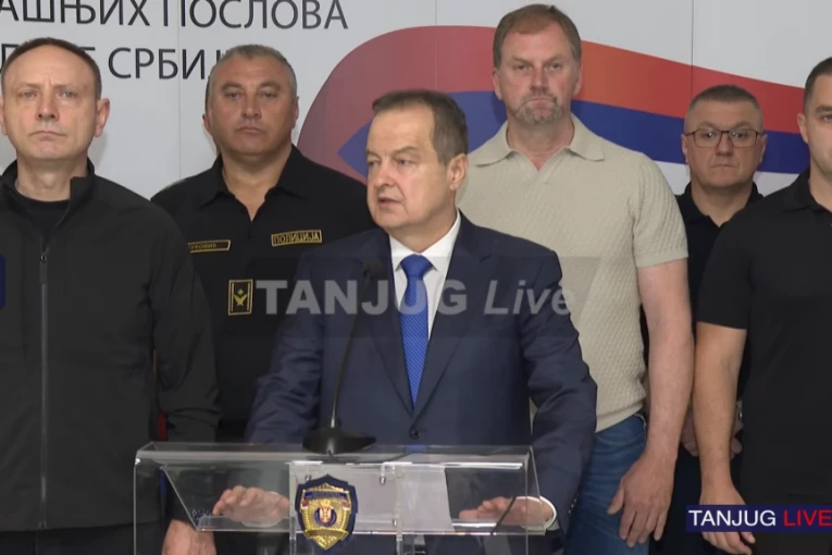 BLOKADERI SKIDALI POKLOPCE SA ŠAHTA! Dačić otkrio najnovije vesti nakon napada na policiju: Privedeno 23 lica, ima povređenih policajaca!