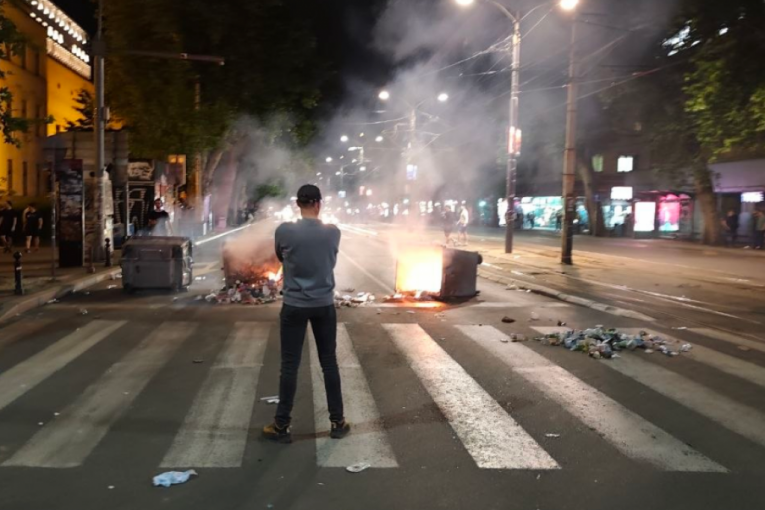 ЭВО ЧТО ОСТАЛОСЬ ПОСЛЕ БЛОКАДНОГО БЕЗУМИЯ! Сожгли все контейнеры, столица разрушена! (ВИДЕО)