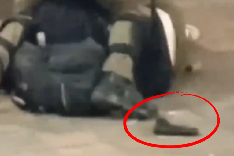 BLOKADER SE MALO ZALETEO! Pokušao da otme pištolj policajcu, odmah usledilo HAPŠENJE! (VIDEO)