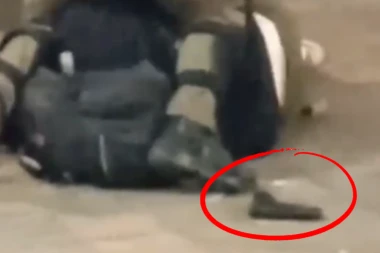 BLOKADER SE MALO ZALETEO! Pokušao da otme pištolj policajcu, odmah usledilo HAPŠENJE! (VIDEO)
