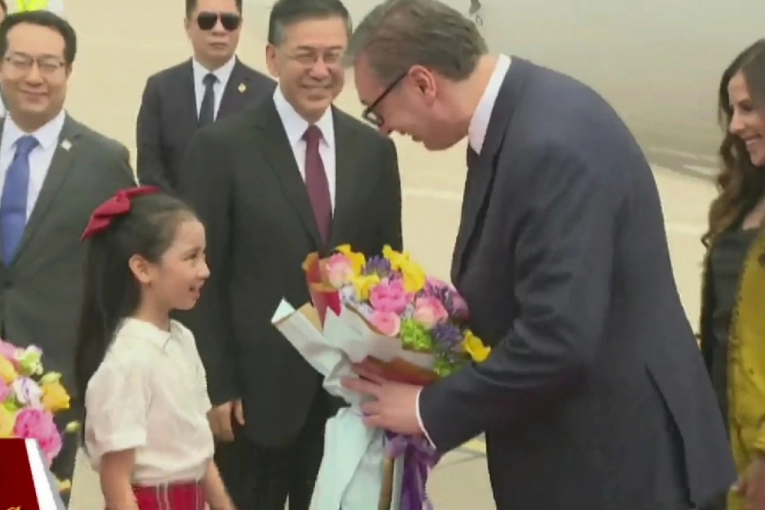 VUČIĆ STIGAO U KINU! Doček na najvišem nivou: Posebna čast za predsednika Srbije! (VIDEO)