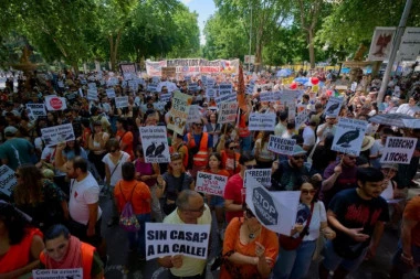 HILJADE GRAĐANA PONOVO IZAŠLE NA ULICE CENTRA PRESTONICE! Organizatori najavili talas pobune u 24 grada u junu! (VIDEO)