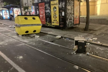 "VARVARSKO, DESTRUKTIVNO PONAŠANJE VANDALA": Gradska čistoća šokirana šta su BLOKADERI UČINILI SA CENTROM BEOGRADA