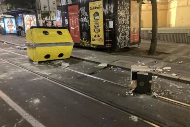"VARVARSKO, DESTRUKTIVNO PONAŠANJE VANDALA": Gradska čistoća šokirana šta su BLOKADERI UČINILI SA CENTROM BEOGRADA