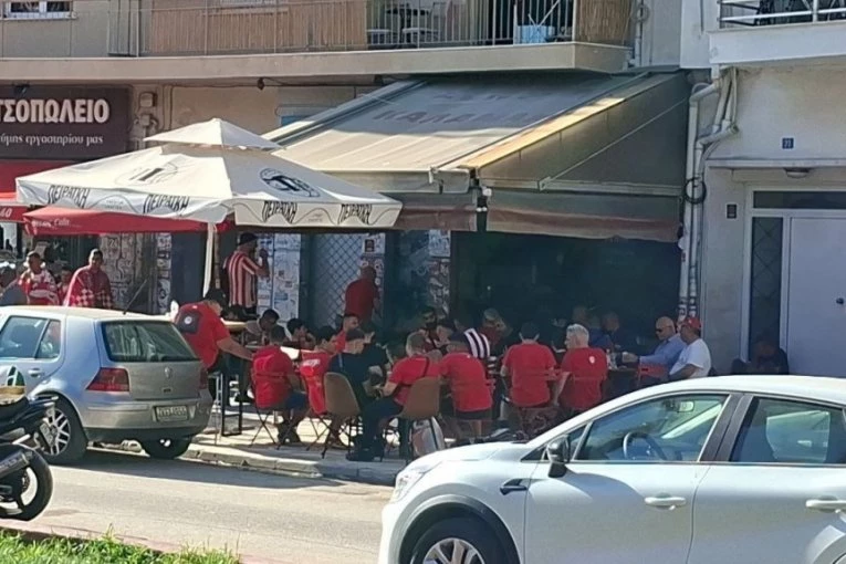 EUFORIJA U ATINI: Navijači Olimpjakosa krenuli na finale Evrolige! (VIDEO)