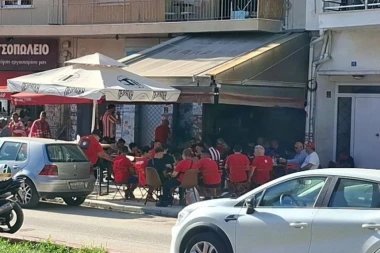 EUFORIJA U ATINI: Navijači Olimpjakosa krenuli na finale Evrolige! (VIDEO)