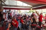 SPEKTAKL U ATINI: Navijači Olimpijakosa gromoglasno pevali Zvezdine pesme! (VIDEO)