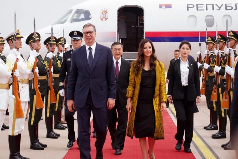 KINEZI ISKAZALI OGROMNO POŠTOVANJE PREMA SRBIJI I VUČIĆU! Predsednik u Pekingu smešten u rezidenciji gde su odsedali Putin, Nikson i Merkelova - DOČEK ZA PAMĆENJE!