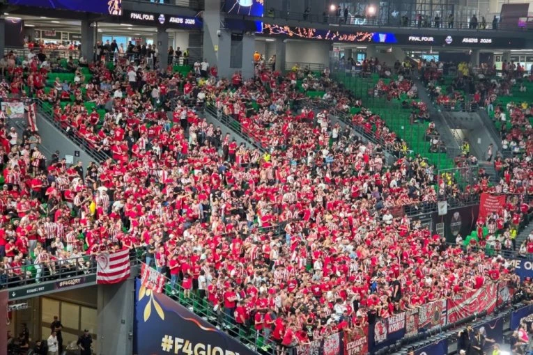 DELIJE ĆE OVO ODUŠEVITI! Ore se navijači Olimpijakosa - PESMA POSVEĆENA CRVENOJ ZVEZDI (VIDEO)
