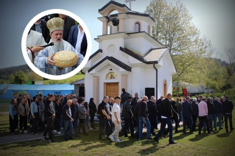 ZA MANJE OD TRI GODINE PODIGLI CRKVU U MALOM SELU KOD PLJEVALJA: Vladika Atanasije osveštao hram Svetih Kirila i Metodija i sabrao vernike na prvoj liturgiji