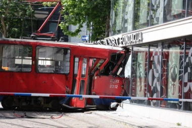 "ČULA SAM JAUKANJE, LJUDI SU ISKAKALI KROZ PROZOR!" Svedočenje očevica teške nesreće na Dorćolu, deset osoba se žali na povrede! (VIDEO)