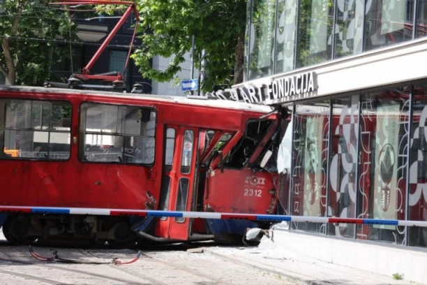 ČULA SAM JAUKANJE, LJUDI SU ISKAKALI KROZ PROZOR! Svedočenje očevica teške nesreće na Dorćolu, deset osoba se žali na povrede! (VIDEO)