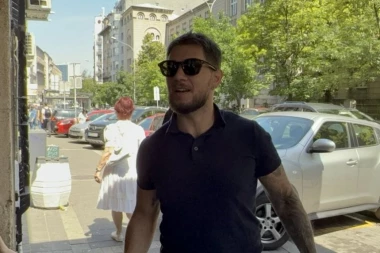 JOCA STEFANOVIĆ STIGAO U PORODILIŠTE: Za suprugu i sina doneo posebne darove! (VIDEO)