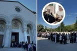 MOŽE LI SE OSVEŠTANA TRAKICA ISEĆI NA VIŠE DELOVA: Sveštenici rešili dilemu mnogih vernika koji su se poklonili Pojasu Presvete Bogorodice