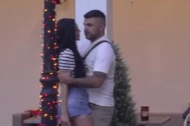 ASMIN KRVNIČKI ŠČEPAO MAJU, PA POČEO DA JOJ PRETI: Dramatična scena u "Eliti", starleta pretrnula od ŠOKA!