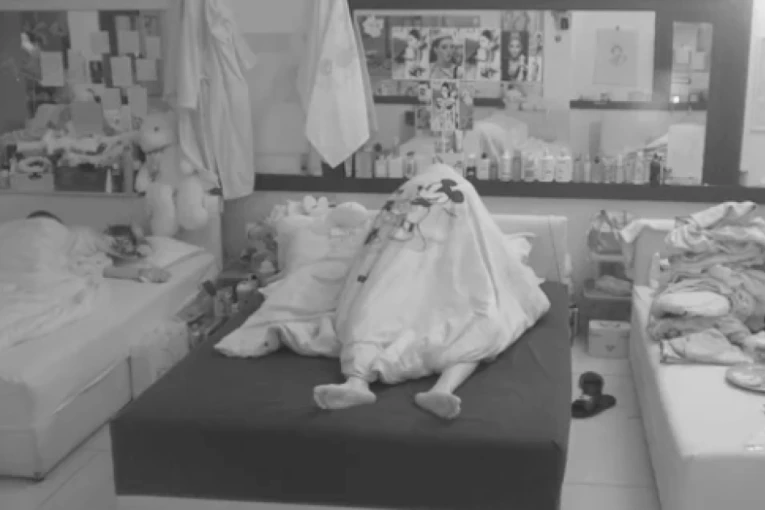 ASMIN SE NAJBRUTALNIJE IŽIVLJAVAO NAD MAJINIM TELOM: Ona URLALA od bolova, ali nije mogla da se OBUZDA!