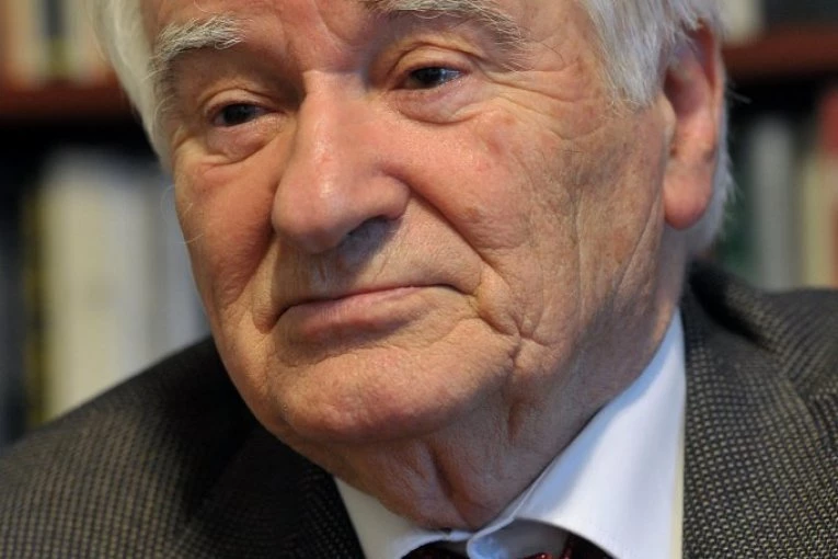 Filozof, profesor i političar - Ko je bio Dragoljub Mićanović