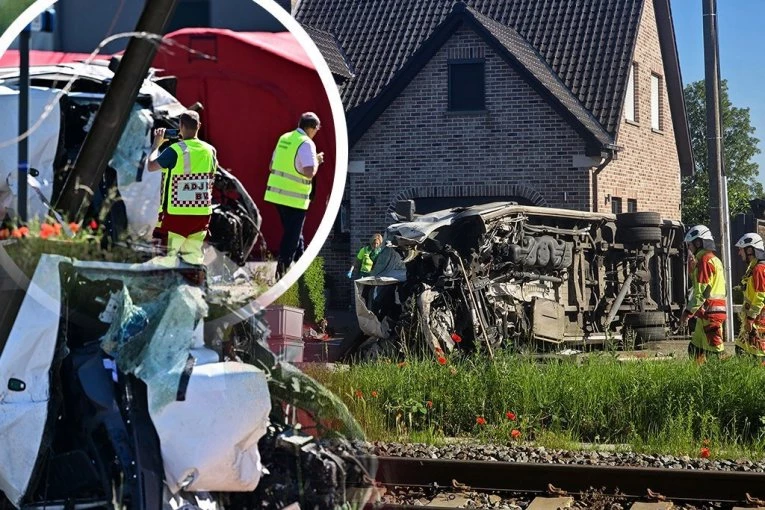 STRADALA I DECA! Potresni detalji JEZIVOG SUDARA minibusa i voza: Bili su prekriveni krvlju, zapomagali su... (FOTO, VIDEO)