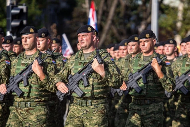 ZA RUBRIKU VEROVALI ILI NE: Vojska Hrvatske zvala mamu "hrabrog" regruta, jer ga boli grlo!