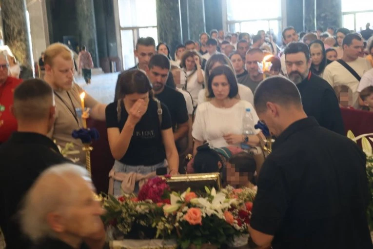 NOVI NAČIN POKLONJENJA SVETINJI: Vernici će prolaziti ispod Časnog pojasa Presvete Bogorodice