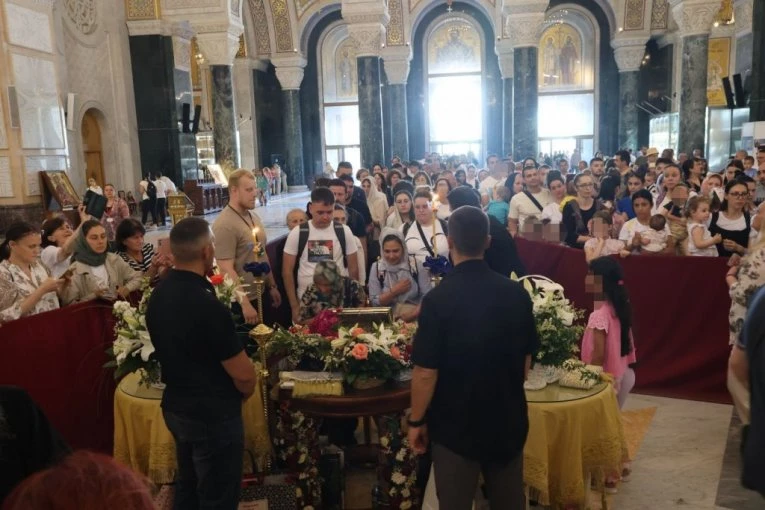 POJAS PRESVETE BOGORODICE JOŠ OSTAJE U BEOGRADU: Patrijarh Porfirije upravo saopštio važnu vest (VIDEO)