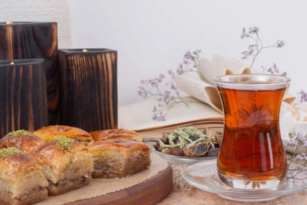 NAJBOLJA BAJRAMSKA BAKLAVA PO STARINSKOM RECEPTU: Sočna domaća poslastica koja se pamti dugo nakon praznika