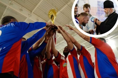 KAD DRES ZAMENI MANTIJU: Srbi osvojili zlato na prvom međunarodnom fudbalskom turniru sveštenoslužitelja (FOTO)