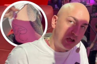 "JAKOVA SAM ISTETOVIRAO IZNAD ZADNJICE"! Desingerica podigao majicu pred kamerama, pa OVO PORUČIO mladom kolegi - ŠOK! (VIDEO)
