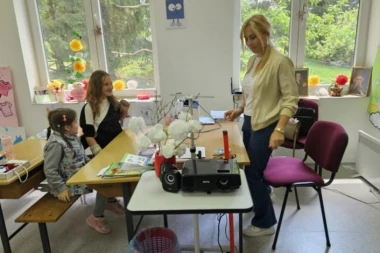 U OVU ŠKOLU IDE SAMO JEDNA DEVOJČICA! Zbog Elene klupe nisu puste, a selo sada počinje i ponovo da živi! (FOTO)