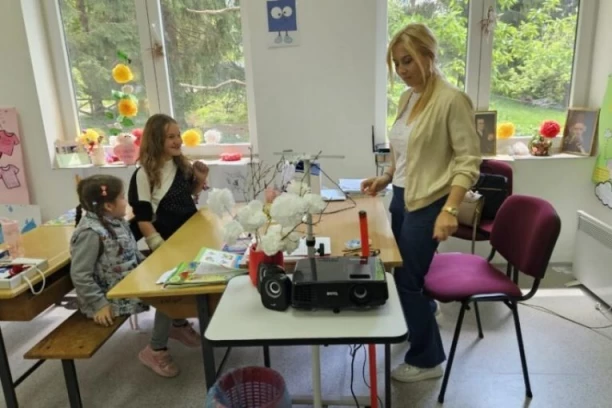 U OVU ŠKOLU IDE SAMO JEDNA DEVOJČICA! Zbog Elene klupe nisu puste, a selo sada počinje i ponovo da živi! (FOTO)
