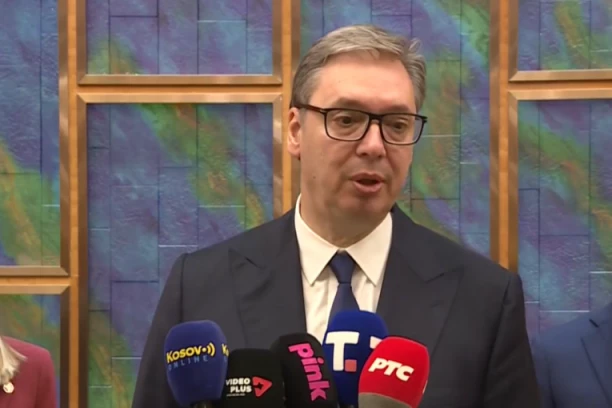 "NIJE OVDE REČ O ZBRINJAVANJU PTICA, SMETAO IM JE BANER": Vučić na društvenim mrežama objavio snimak ZBRINJAVANJA PTICA (VIDEO)