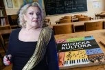 SNEŽANA ĐURIŠIĆ U UDŽBENIKU ZA OSMI RAZRED: Pevačica se odmah oglasila! (FOTO)