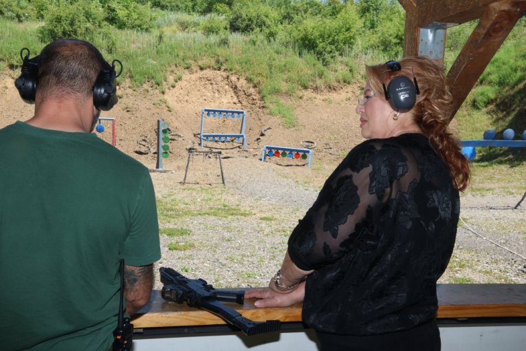 Ćana pred koncert na Tašmajdanu stigla na strelište Alpha