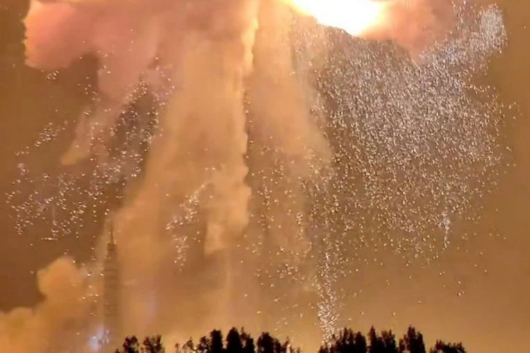 RUSI RAKETOM POGODILI SVOJU RAFINERIJU? Eksplozija šokirala svet (VIDEO)