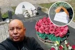 NA GROBU DŽEJA RAMADANOVSKOG PRONAĐENA RAZARAJUĆA PORUKA! Potresan prizor - položena i fotografija koja kida dušu! (VIDEO)